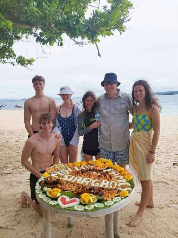 Siargao:Tri Island Hopping Naked Island, Daku, Guyam w/Lunch - Naked Island: one hour on bare sand