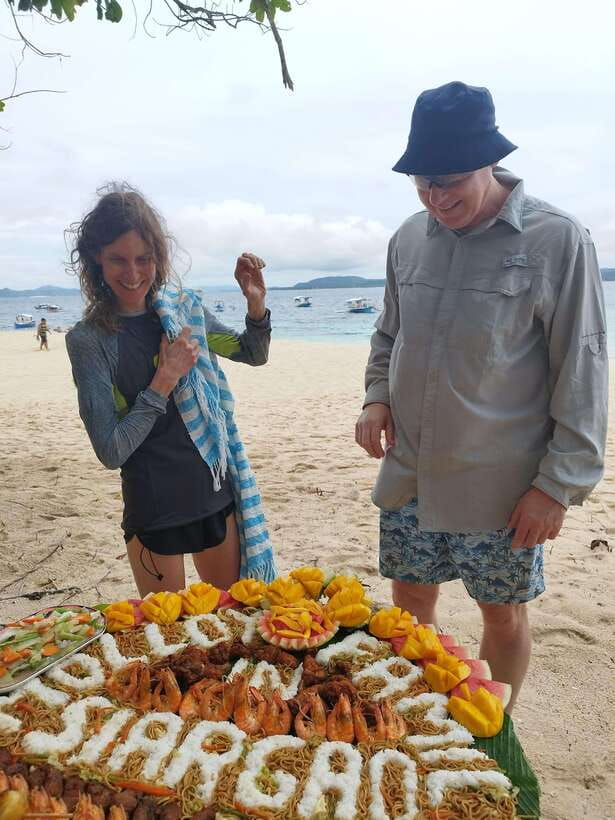 Siargao:Tri Island Hopping Naked Island, Daku, Guyam w/Lunch - Group size, guides, and the waiting problem