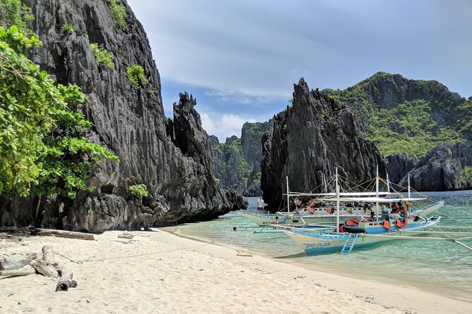 Small-Group El Nido Island Hopping Tour - Starting in Corong-Corong and getting organized