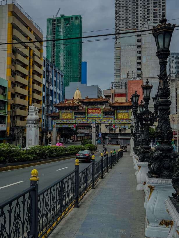 Solo Traveler Friendly Manila Walk w/ Mobile Photography - Rizal Park and the story of national identity