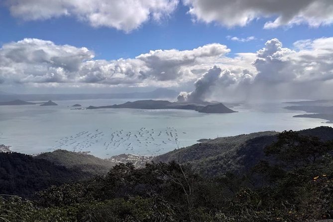 Taal Volcano Experience: Scenic Countryside and Volcano Tour - Tagaytay Point and the First Volcano View